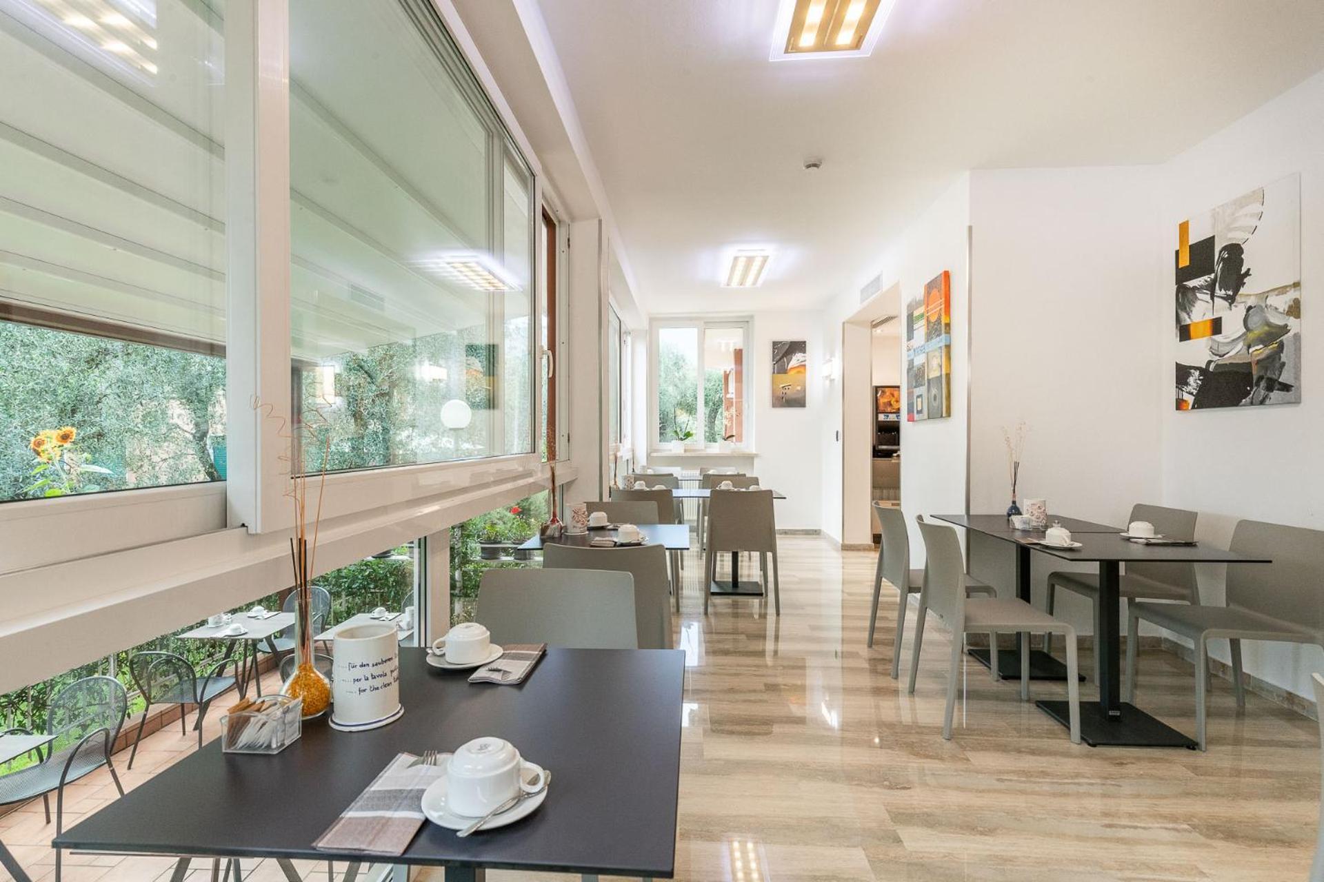 Hotel Garni Ischia Малчезине Екстериор снимка