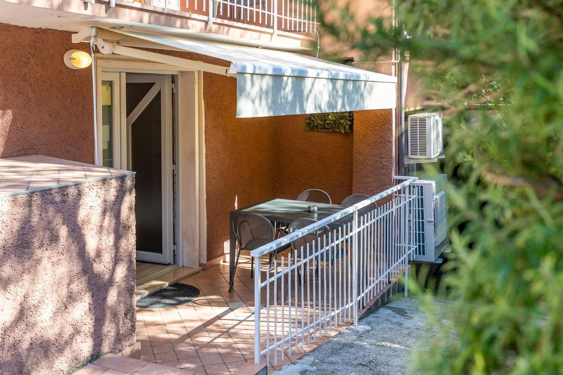 Hotel Garni Ischia Малчезине Екстериор снимка