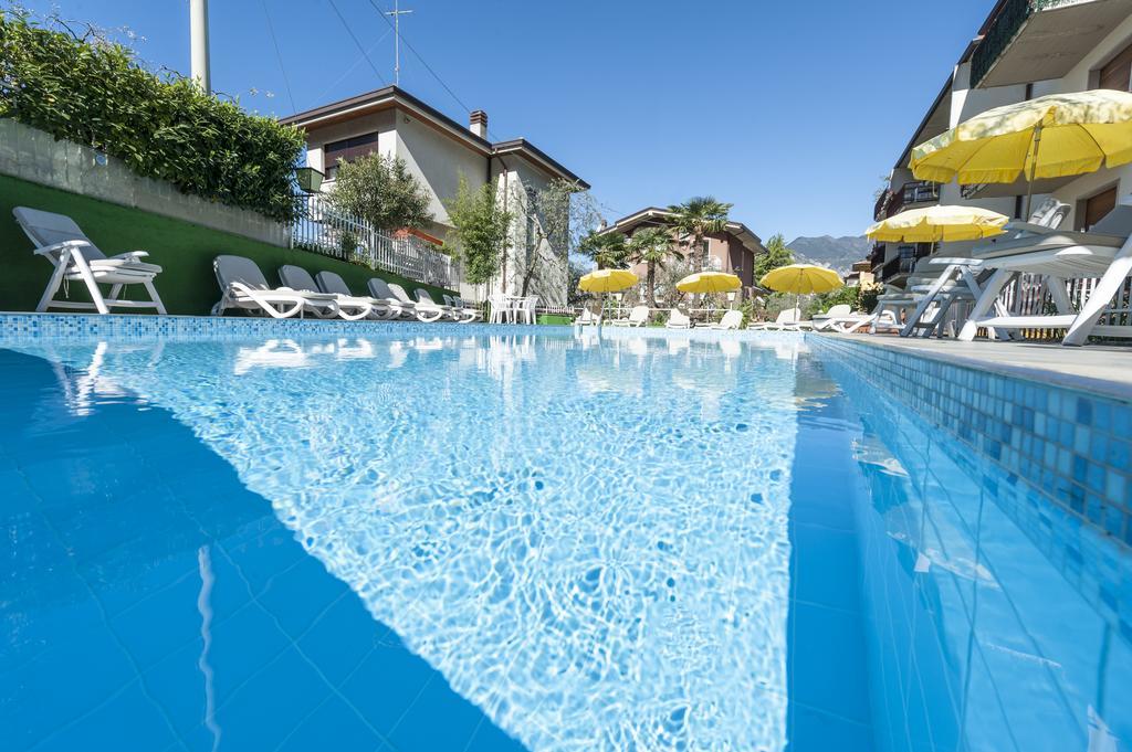 Hotel Garni Ischia Малчезине Екстериор снимка