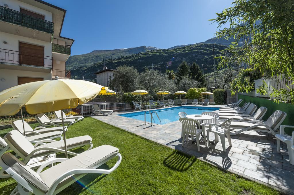 Hotel Garni Ischia Малчезине Екстериор снимка