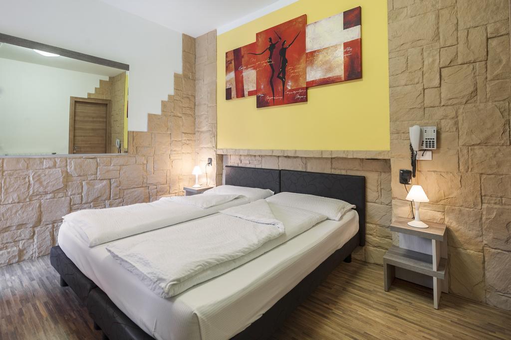 Hotel Garni Ischia Малчезине Стая снимка